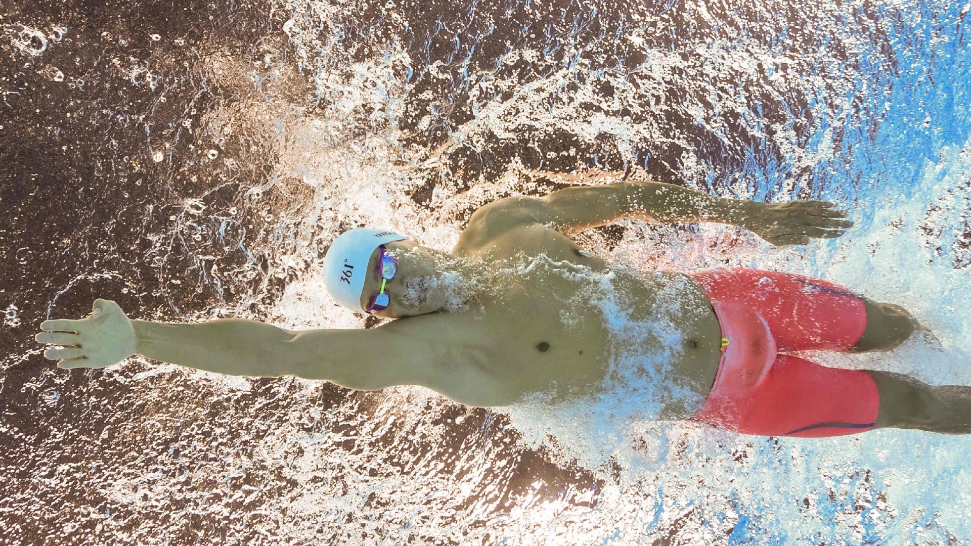 “极速突破”——突破极限的经典超车瞬间，突破极限视频