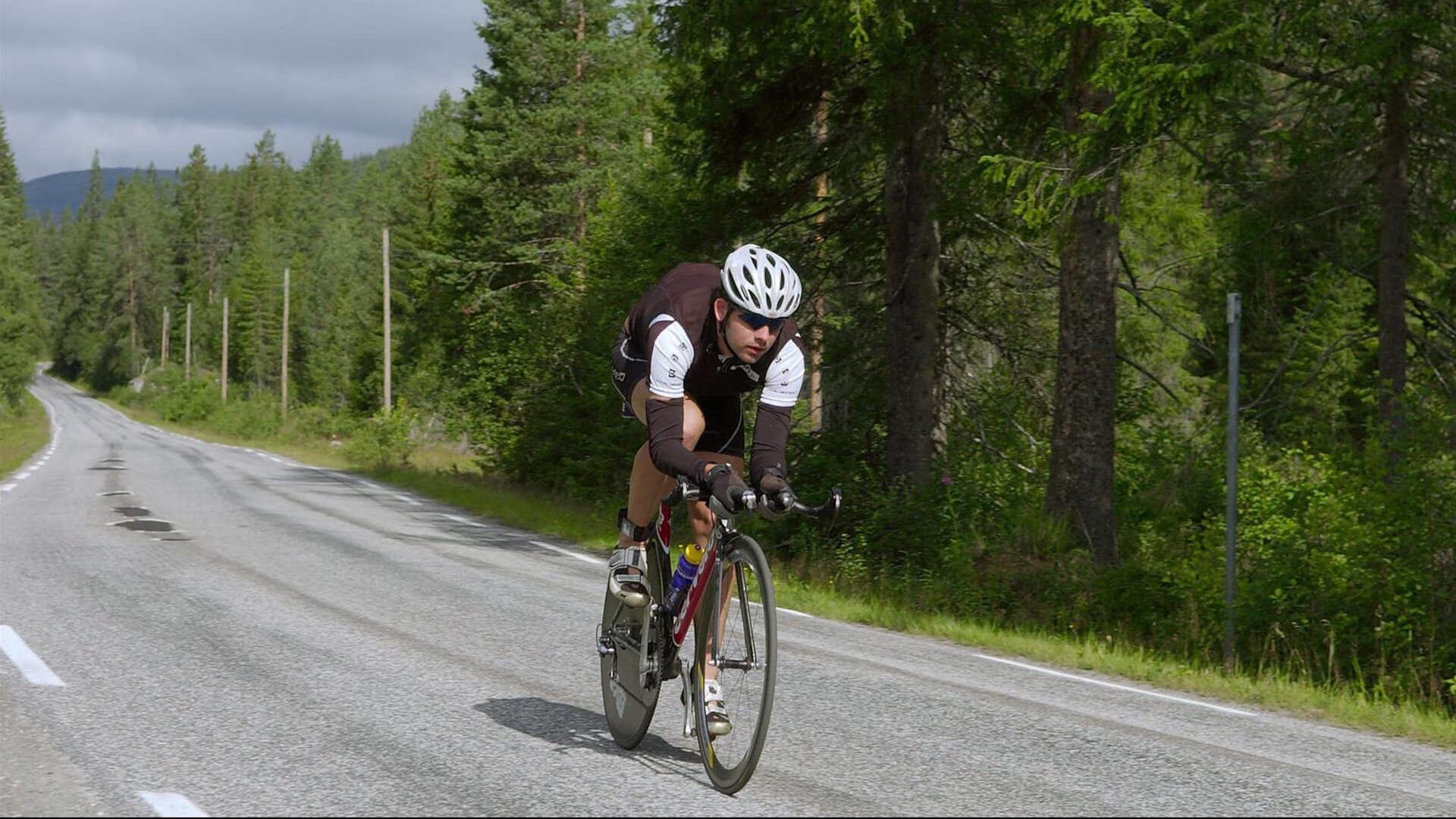 德甲：拜仁连续6场保持零失球，战术执行力爆表，拜仁称霸德甲